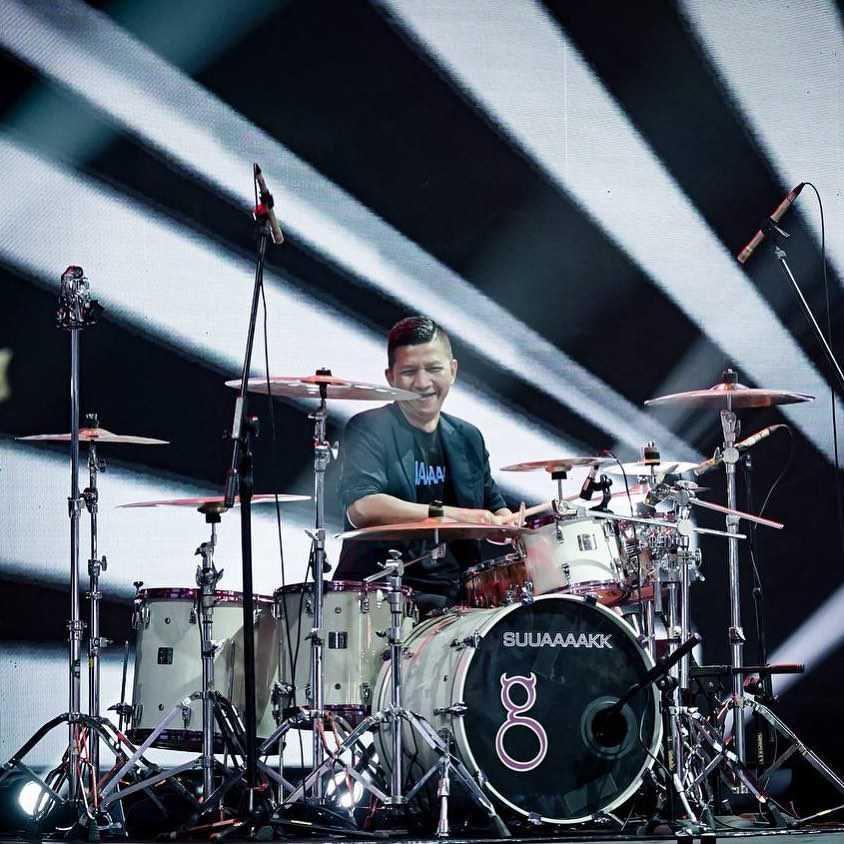 Rowman Ungu (instagram.com/babeh_rowmanungu)
