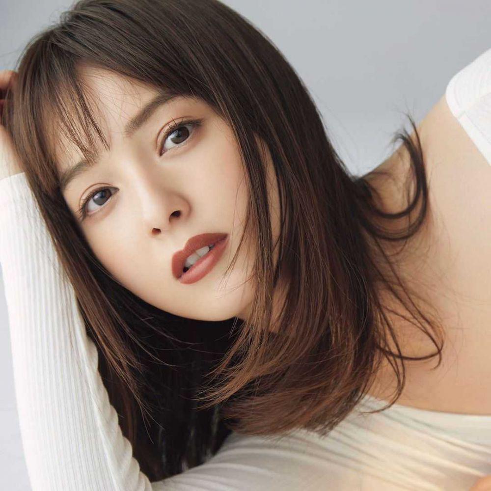 10 Fakta Sasaki Nozomi, Model Jepang Menawan yang Penuh Bakat
