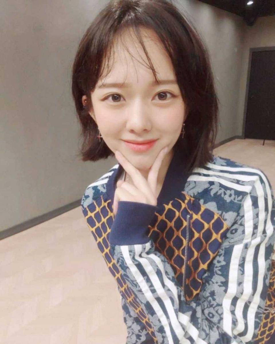 Jung Ji So (instagram.com/mint_ziso)