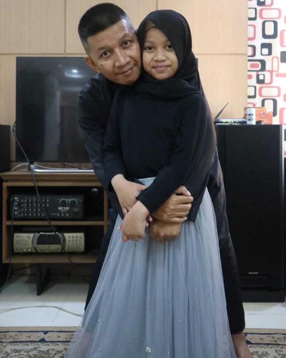 Rowman Ungu (instagram.com/babeh_rowmanungu)