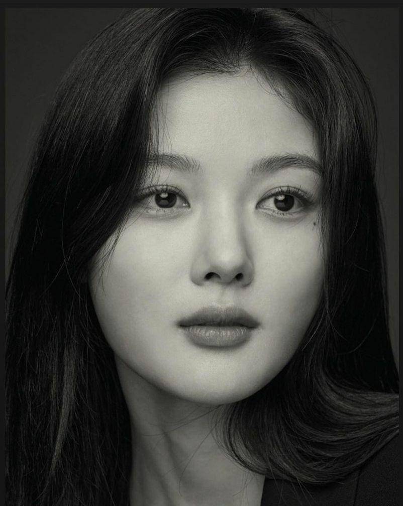 Kim Yoo Jung (Instagram.com/you_r_love)