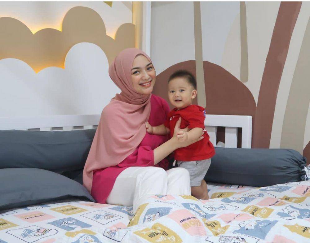 Citra Kirana dan Athar pakai baju kembaran (instagram.com/citraciki)