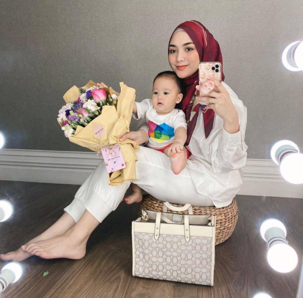 Citra Kirana dan Athar pakai baju kembaran (instagram.com/citraciki)