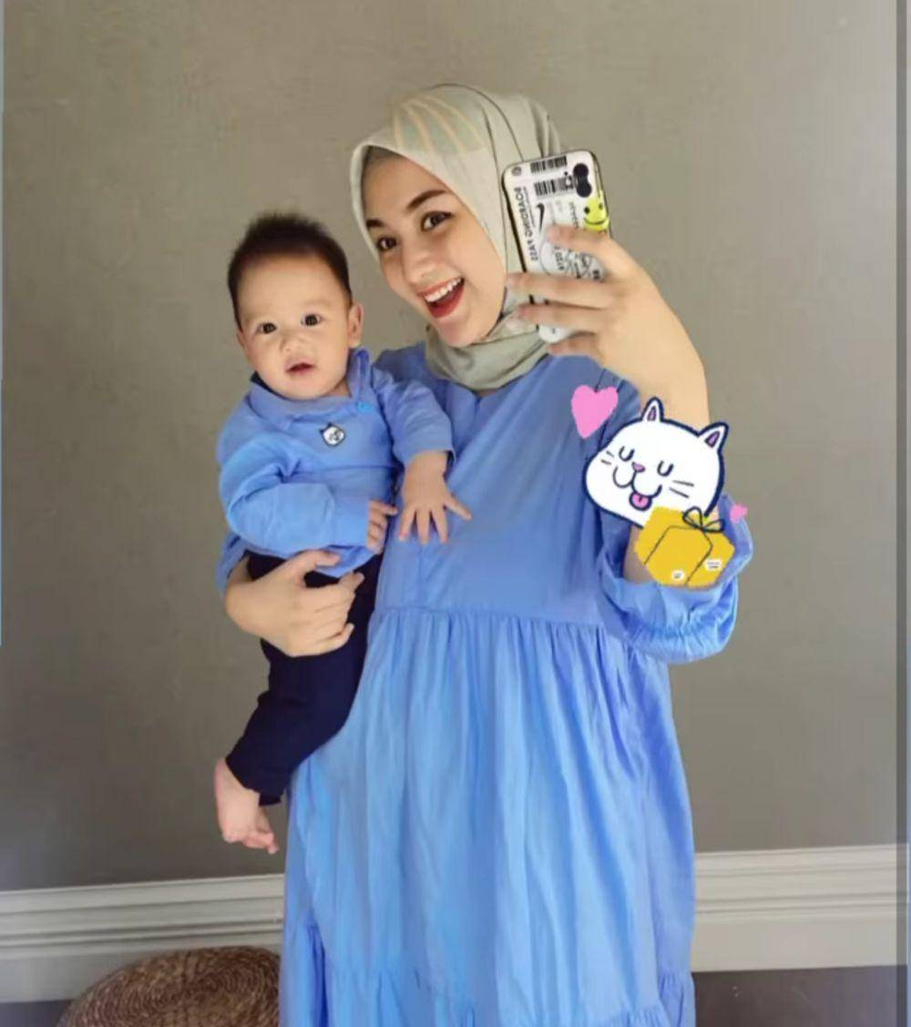 Citra Kirana dan Athar pakai baju kembaran (instagram.com/citraciki)