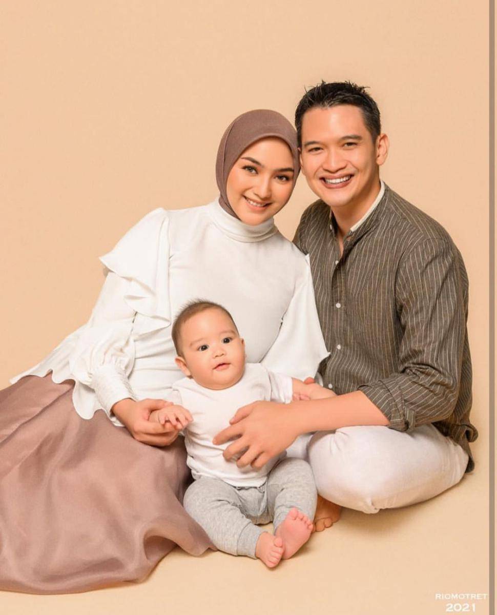 Citra Kirana dan Athar pakai baju kembaran (instagram.com/citraciki)