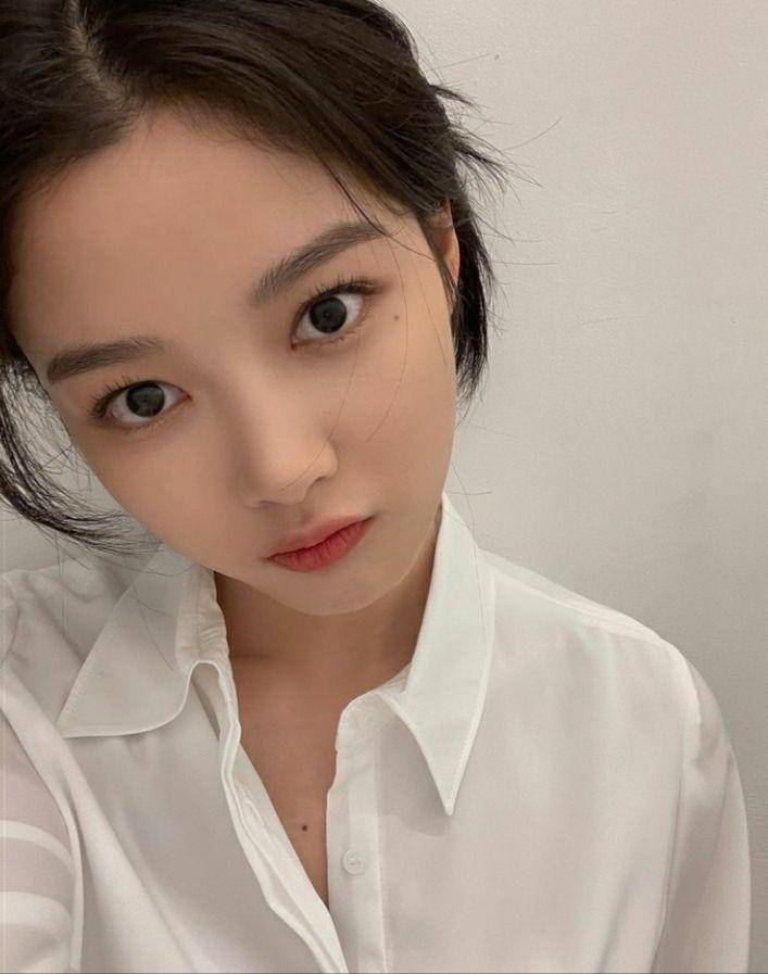 Kim Yoo Jung (Instagram.com/you_r_love)
