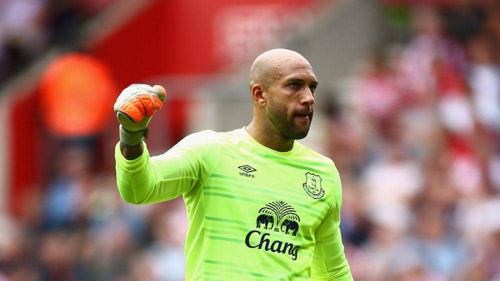 Tim Howard saat membela Everton (skysports.com)