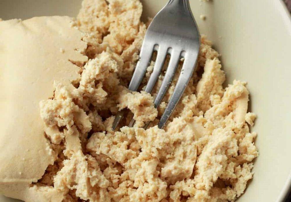 Menghancurkan tahu (lovingitvegan.com)
