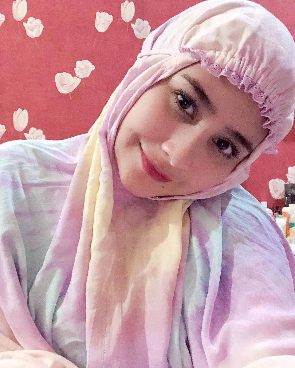 Prilly Latuconsina (instagram.com/prillylatuconsina96)
