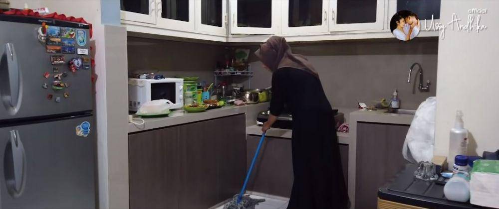 rumah masa kecil Andhika (Youtube.com/Ussy Andhika Official)