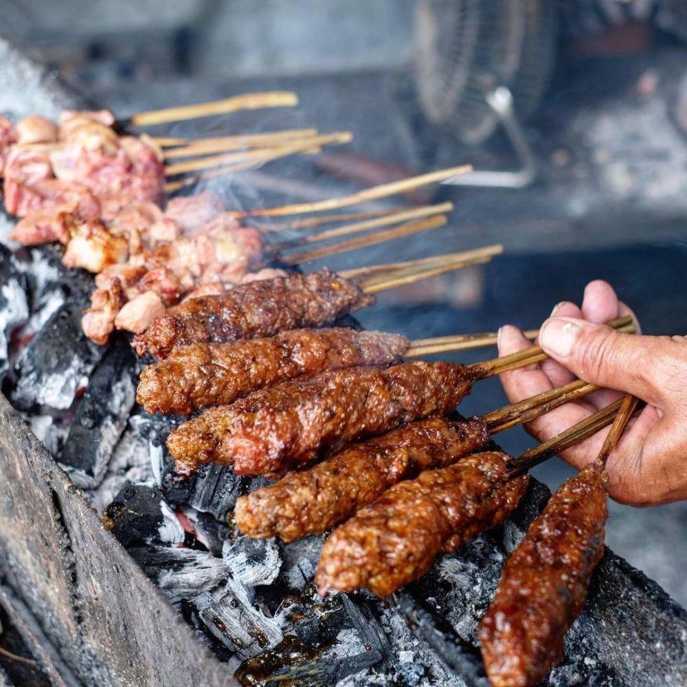 Sate buntel memiliki ukuran yang lebih besar daripada sate pada umumnya (instagram.com/afterworking)