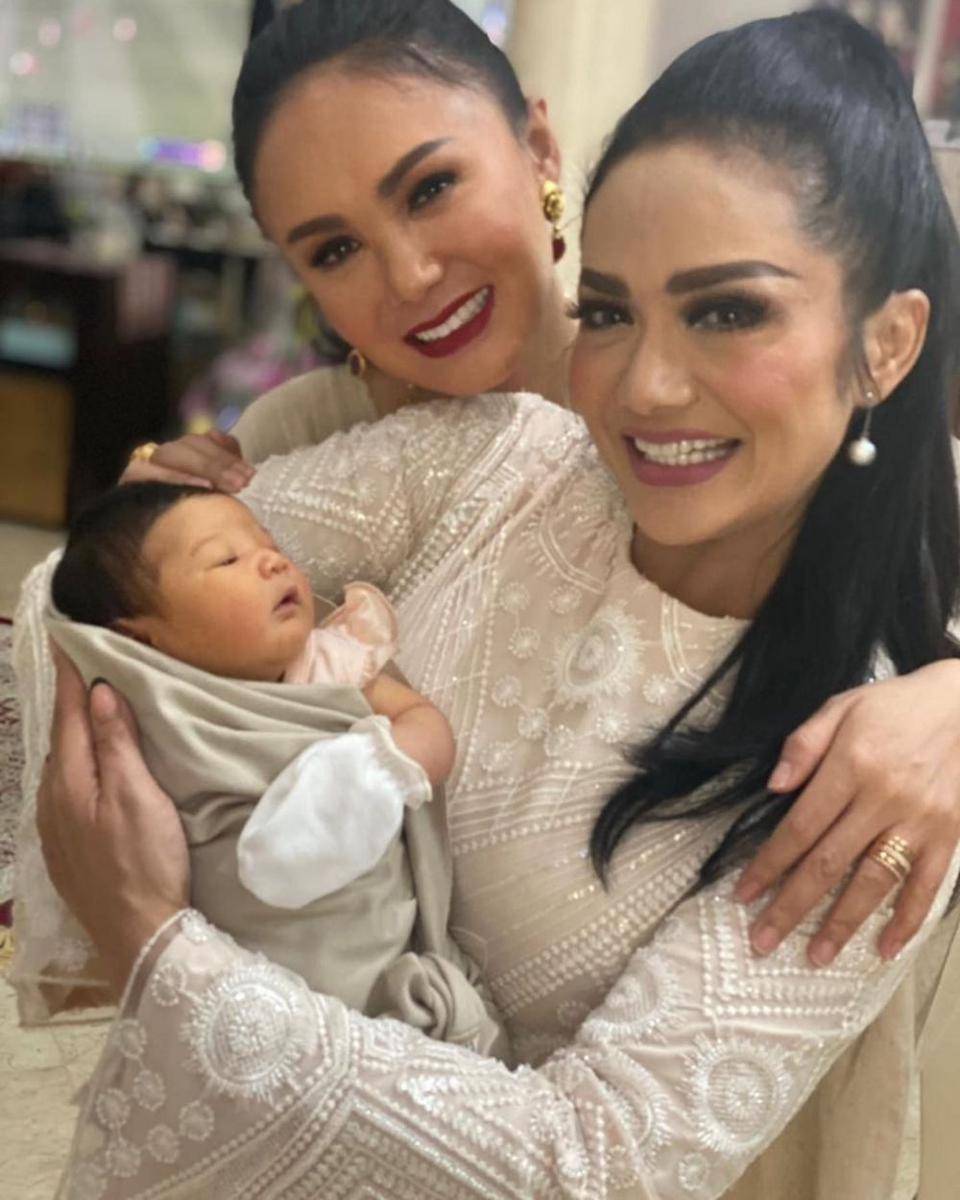 Krisdayanti, Yuni Shara, dan anak Kartika Sary (instagram.com/krisdayantilemos)