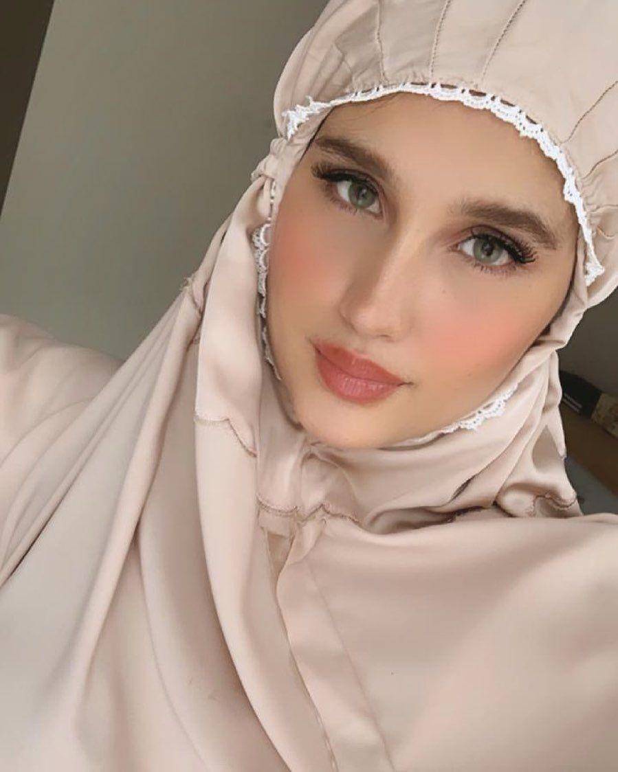 Cinta Laura (instagram.com/claurakiehl)