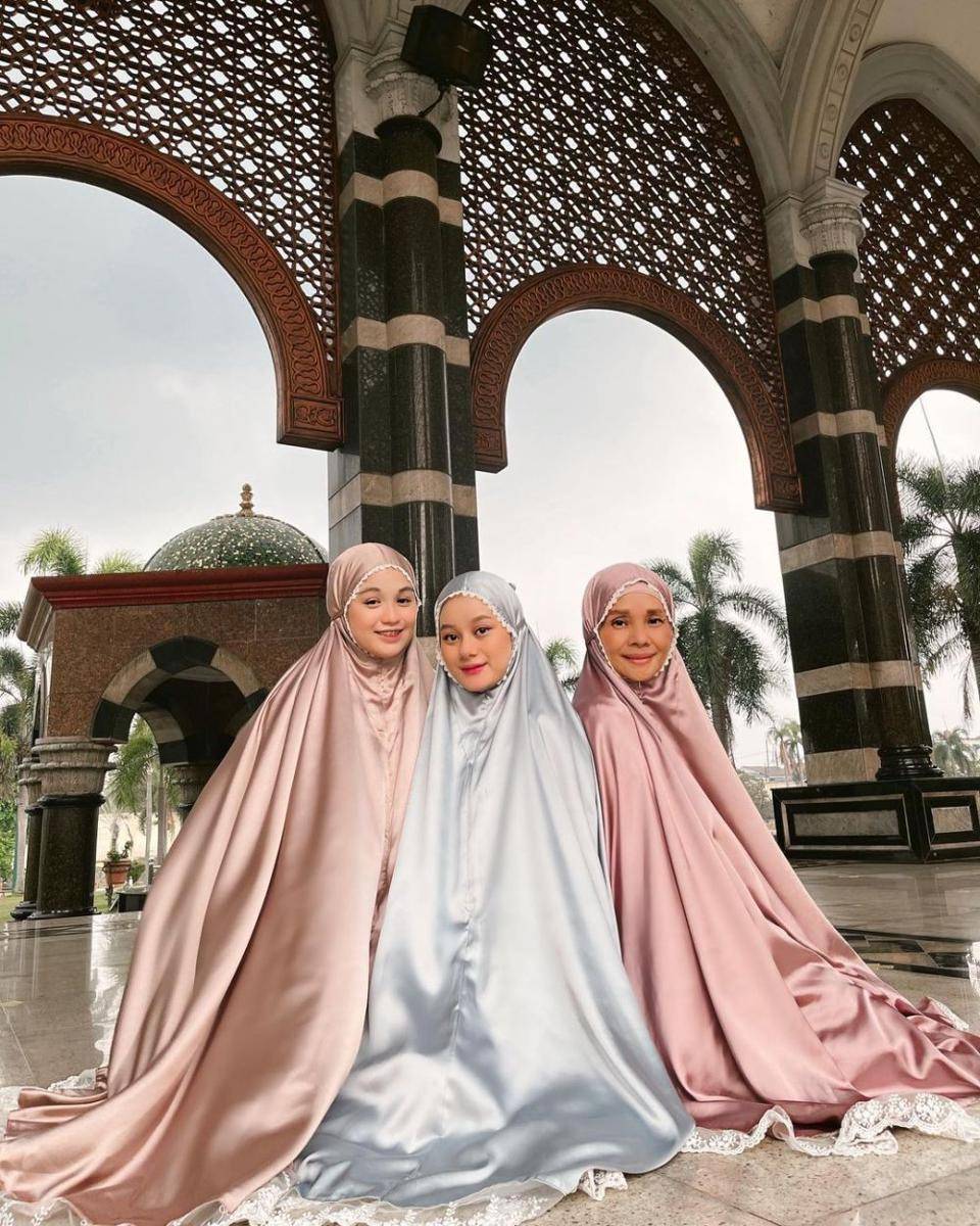Dinda Hauw (instagram.com/dindahw)
