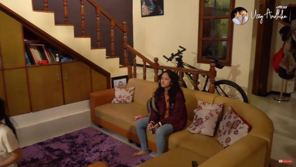 rumah masa kecil Andhika (Youtube.com/Ussy Andhika Official)