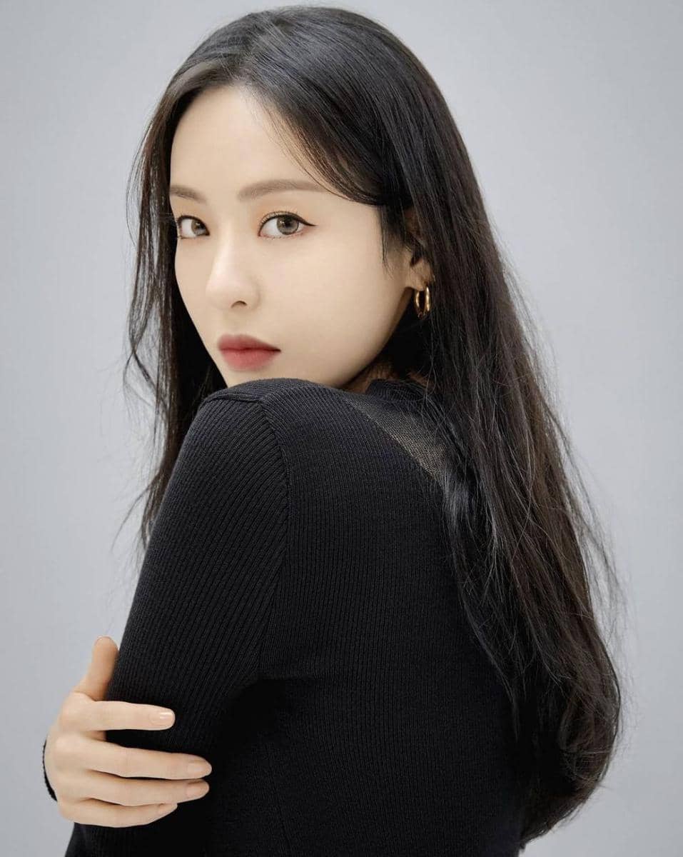 Lee Da Hee (instagram.com/dahee0315)