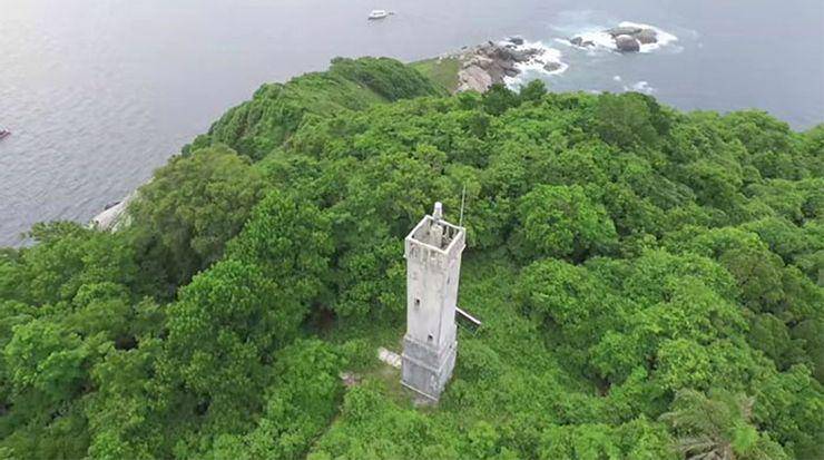Mercusuar di Pulau Ular tanpa penjaga. (thetravelimages.com)