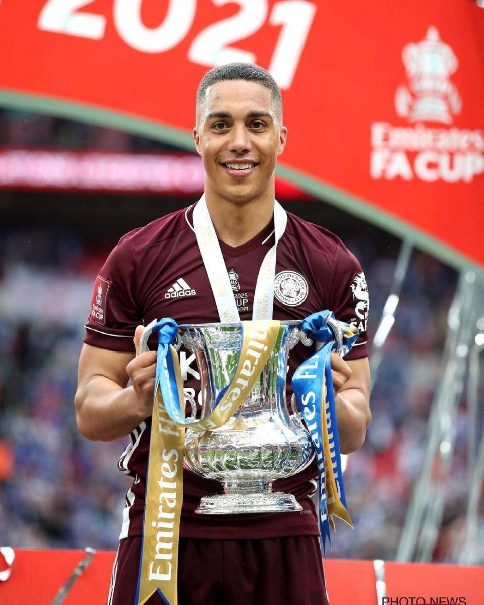 Youri Tielemans juara Piala FA bersama Leicester City (instagram.com/youritielemans)