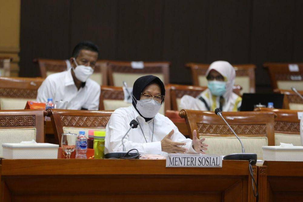 Menteri Sosial Tri Rismaharini rapat dengan Komisi VIII DPR, Senayan, Jakarta, Senin (17/5/2021). (Dok. Kemensos)