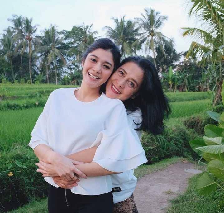 Naysilla dan Ibu (instagram.com/naymirdad)