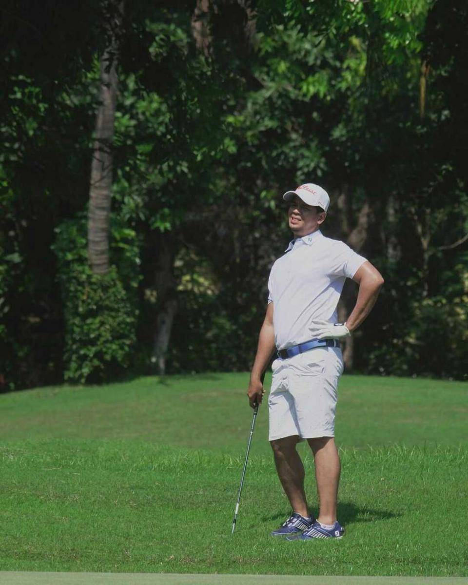 Surya Insomnia main golf. (Instagram.com/suryainsomnia)