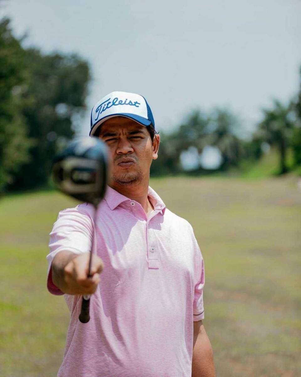 Surya Insomnia main golf. (Instagram.com/suryainsomnia)