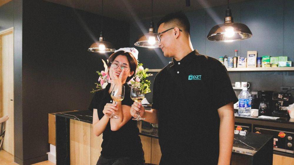 Ilustrasi pasangan di tempat kerja (unsplash.com/Nguyễn Hiệp)