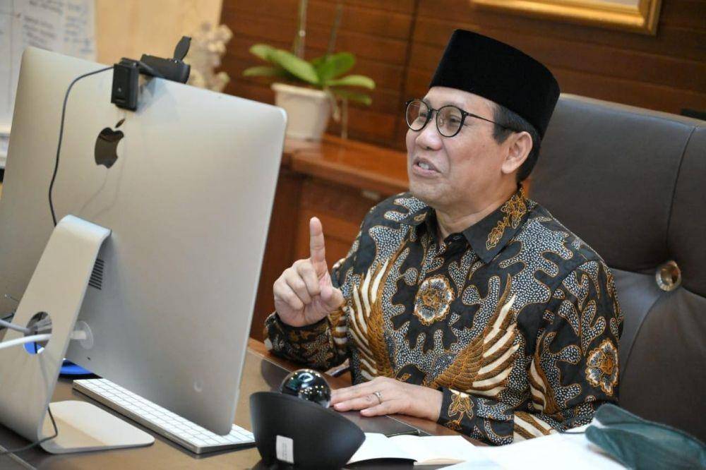 Menteri Desa, Pembangunan Daerah Tertinggal dan Transmigrasi Abdul Halim Iskandar menghadiri acara halalbilhalal Kementerian Desa yang diselenggarakan secara virtual pada Senin (17/8/2021). (Dok. Kemendes)