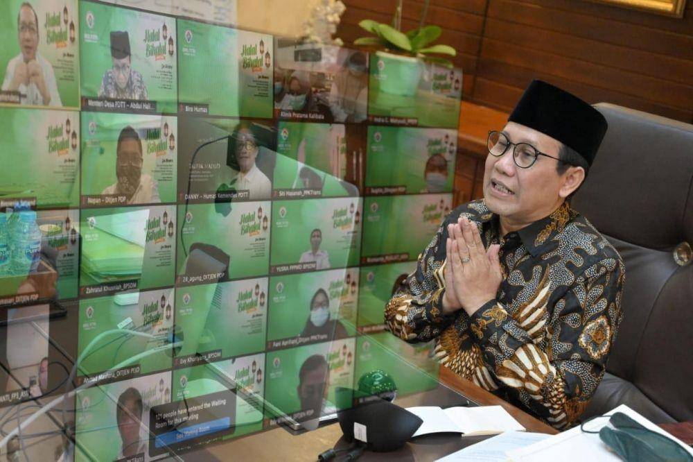Menteri Desa, Pembangunan Daerah Tertinggal dan Transmigrasi Abdul Halim Iskandar menghadiri acara halalbilhalal Kementerian Desa yang diselenggarakan secara virtual pada Senin (17/8/2021). (Dok. Kemendes)