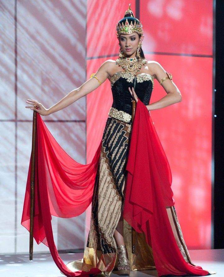 Foto Nadine Alexandra di Miss Universe 2011 (instagram.com/garudapageants)