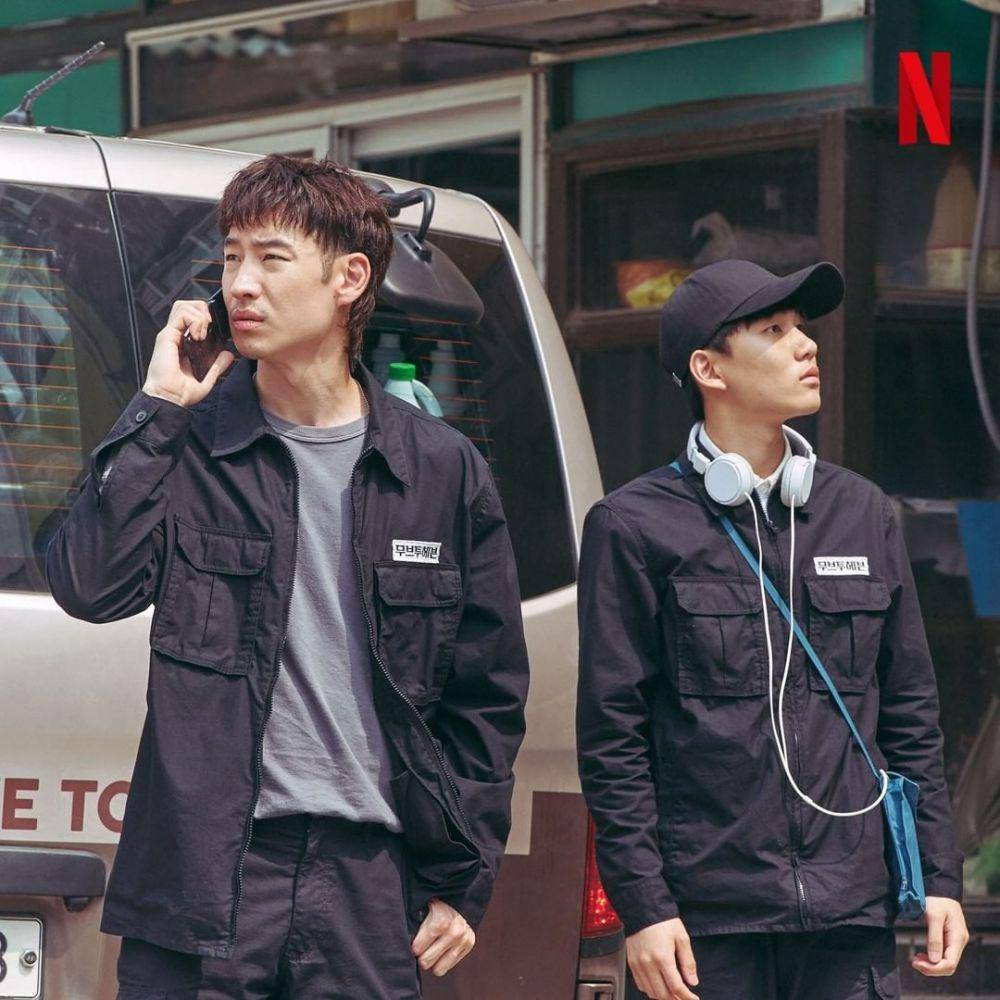 Lee Je Hoon dan Tang Jun Sang di drama Move to Heaven. (instagram.com/netflixkr)