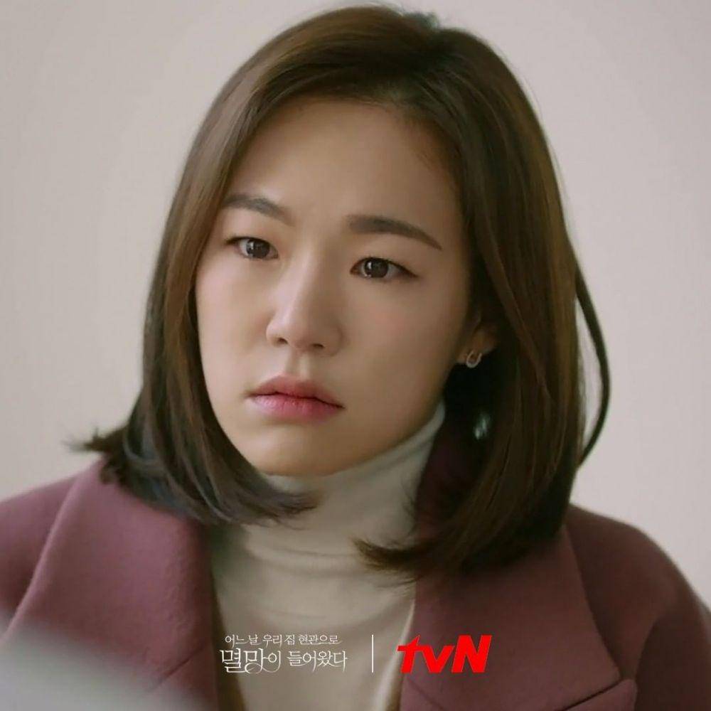 potret Han Ye Ri di Doom at Your Service (instagram.com/tvndrama.official)