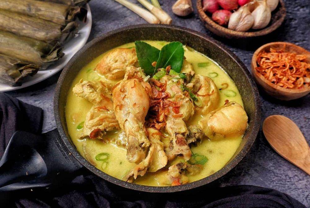 opor ayam (instagram.com/phnty)
