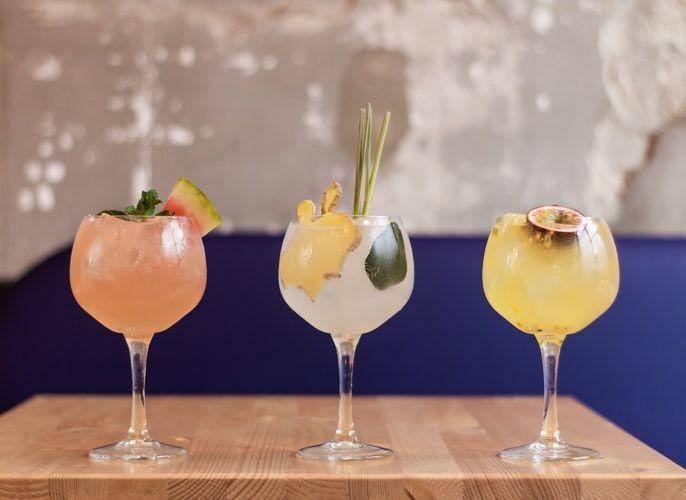 Minuman berwarna (unsplash.com/Louis Hansel)