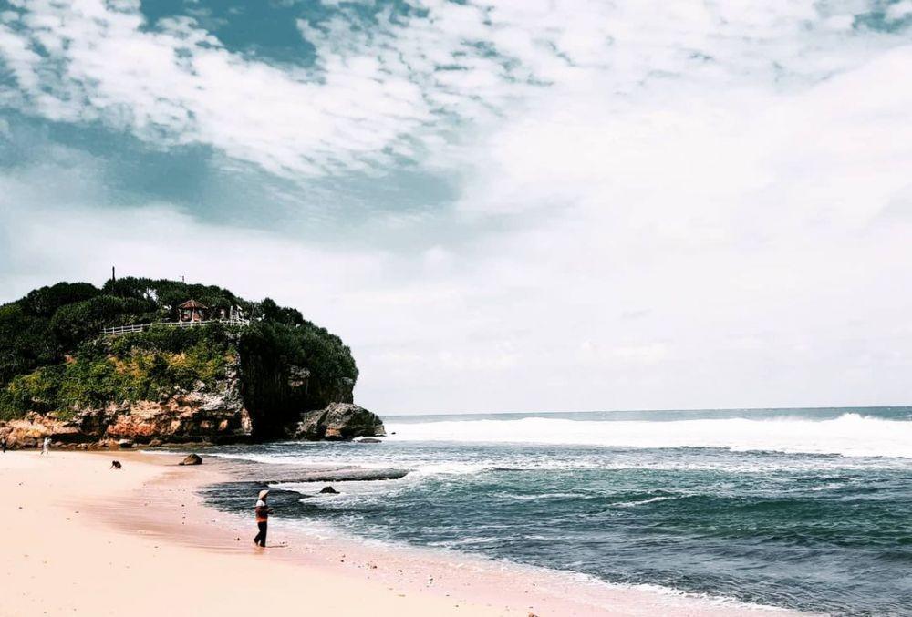 Info Wisata Pantai Drini Yogyakarta: Lokasi, Rute, dan Harga Tiket