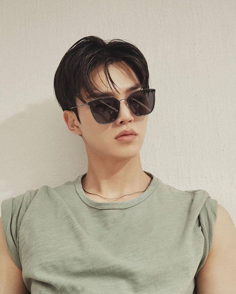 Song Kang (Instagram.com/songkang_b)