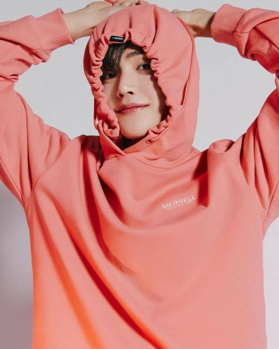 Song Kang (Instagram.com/songkang_b)