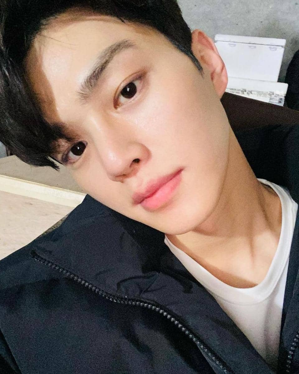 Song Kang (Instagram.com/songkang_b)