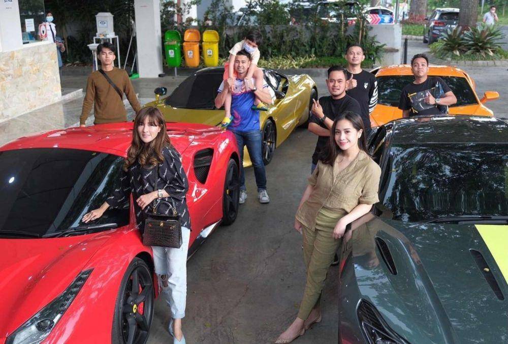 Raffi-Nagita bareng Owner MS GLOW di Malang. (Instagram.com/raffinagita1717/)