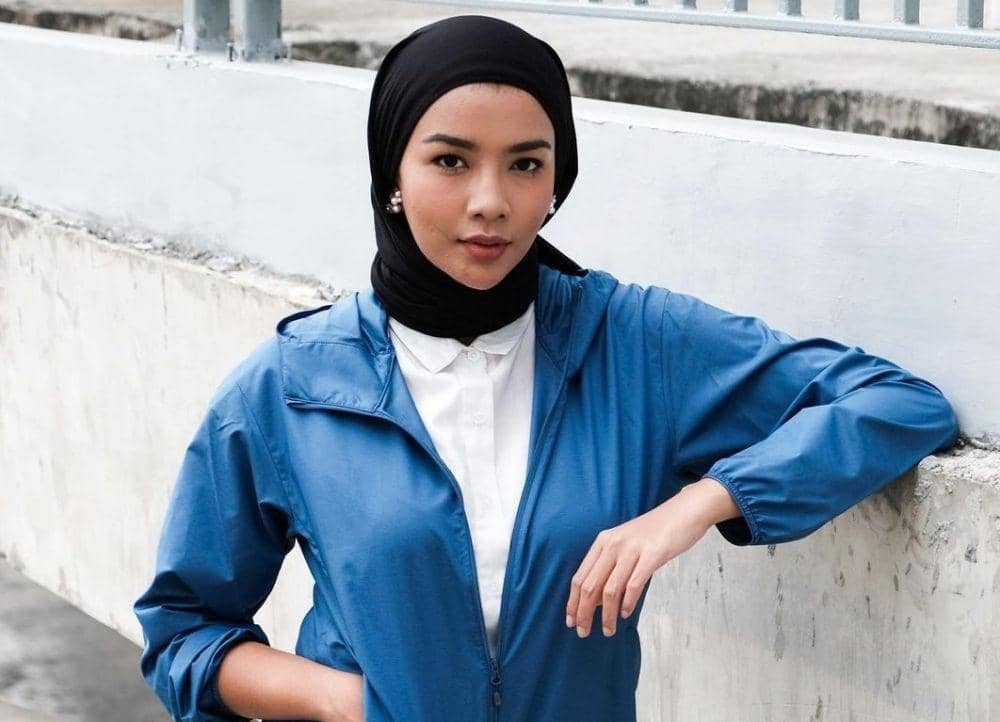 Dea Rizkita berhijab (instagram.com/dearizkita)