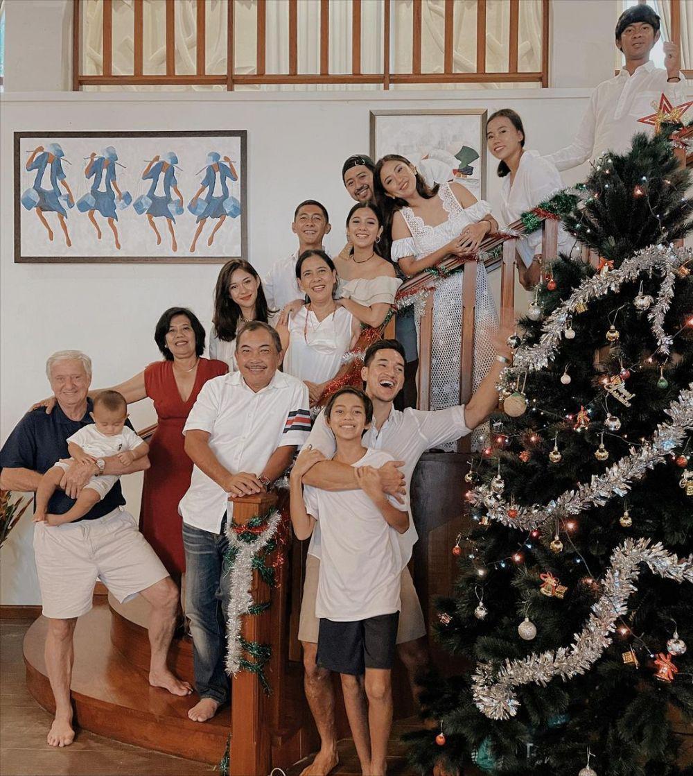 Keluarga Nana Mirdad dan mertua (instagram.com/andrew.white._)