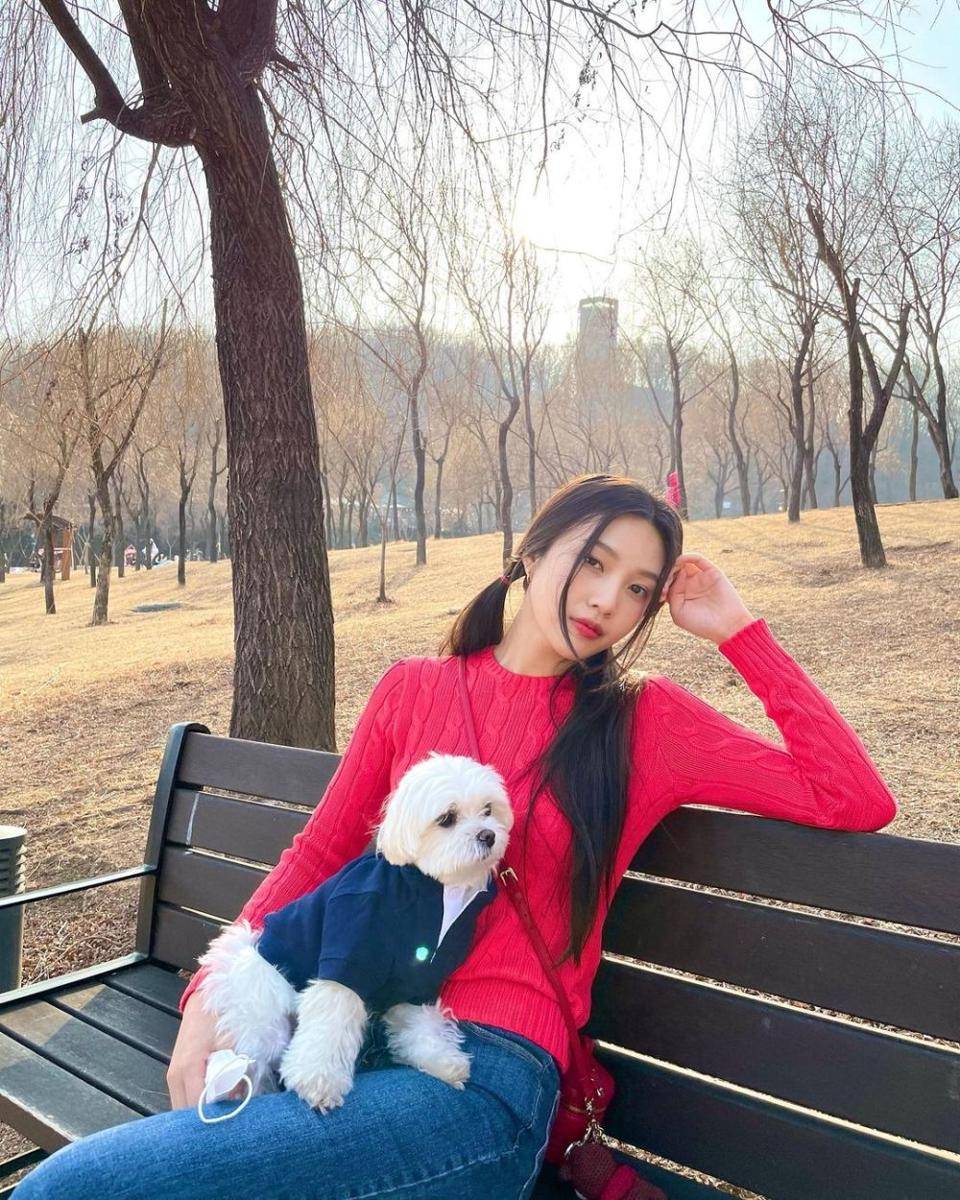Potret Joy Red Velvet bareng anjing kesayangan, yang jarang disorot (instagram.com/_imyour_joy)