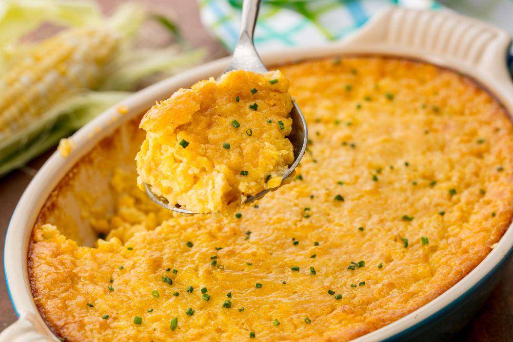 ilustrasi baked corn pudding casserole (delish.com)