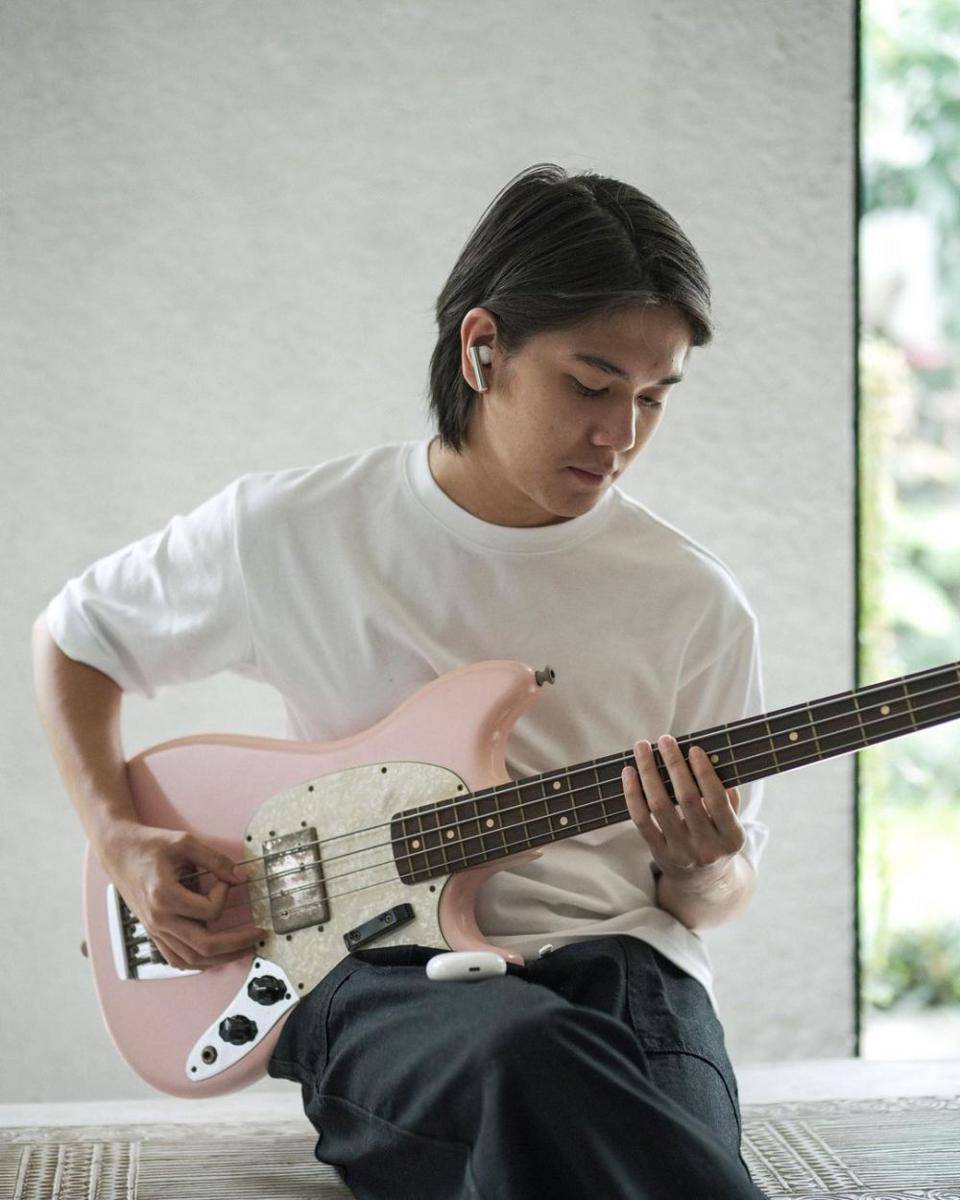 Iqbaal Ramadhan (instagram.com/iqbaal.e)