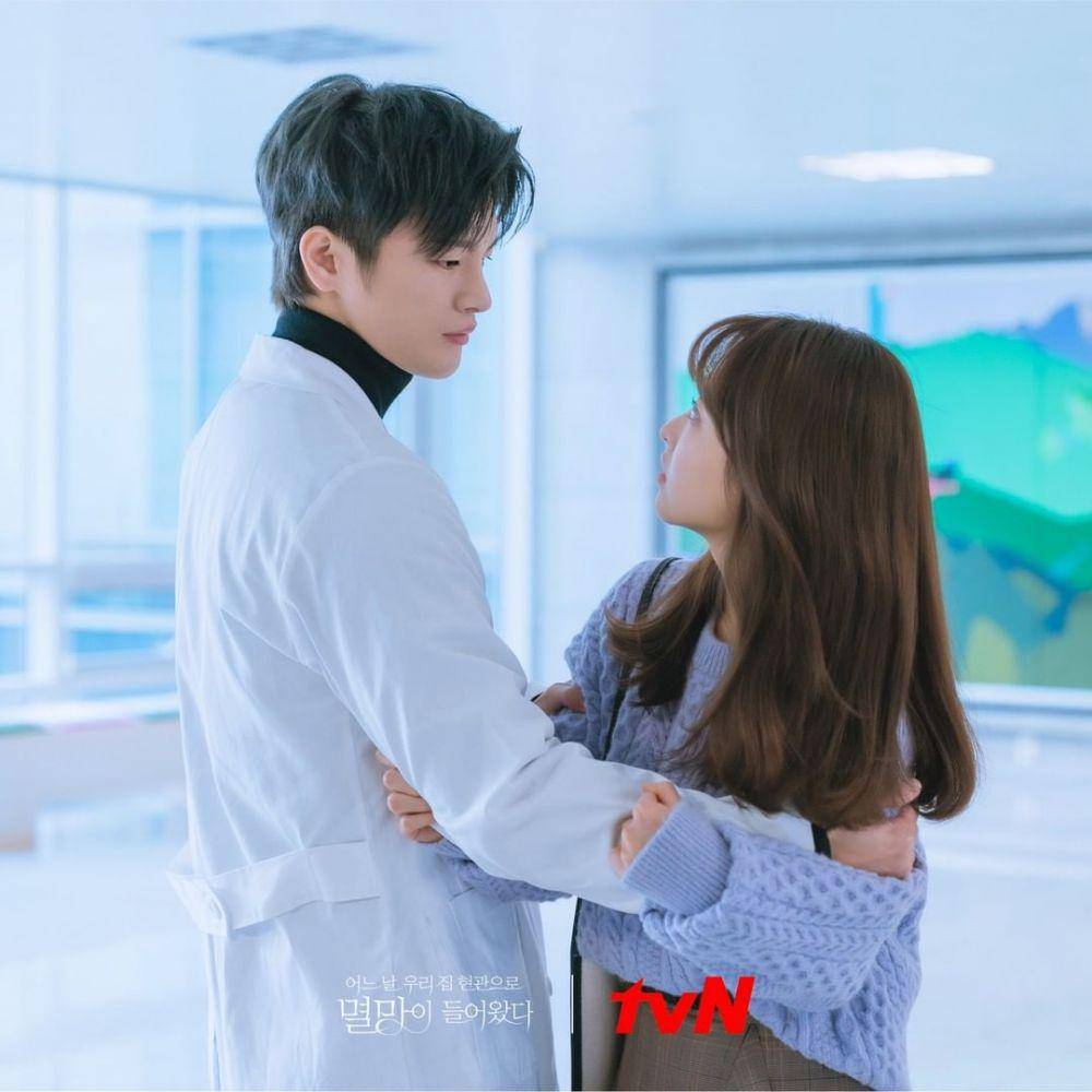 Seo In Guk dan Park Bo Young di Drama Doom at Your Service (instagram.com/tvndrama.official)