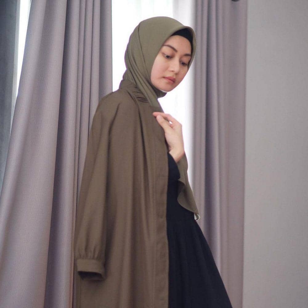 Ayu Pratiwi berhijab (instagram.com/ayupratiwi)