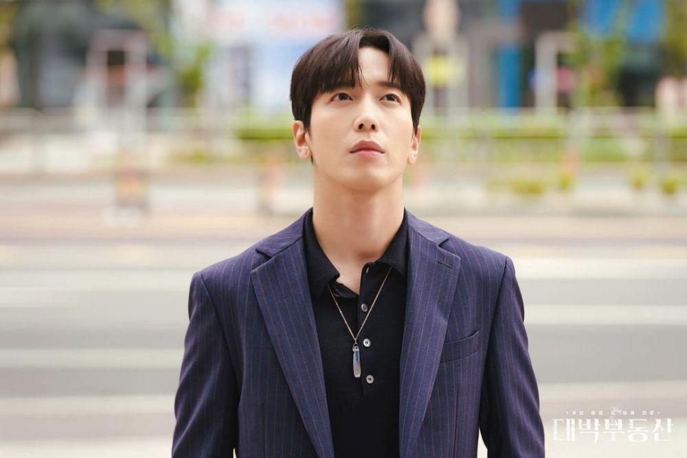 10 Harga Outfit Jung Yong Hwa di KDrama Sell Your Haunted House