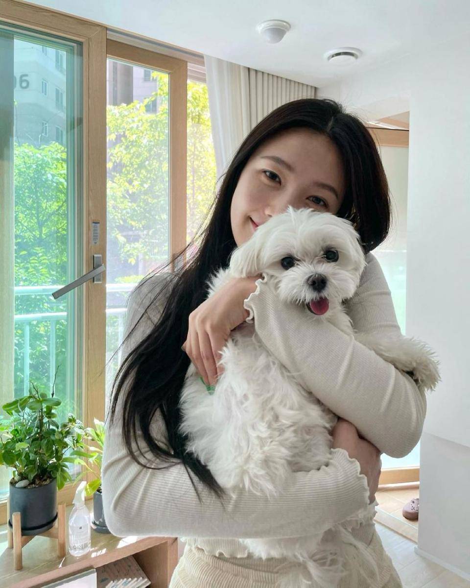 Potret Joy Red Velvet bareng anjing kesayangan, yang jarang disorot (instagram.com/_imyour_joy)