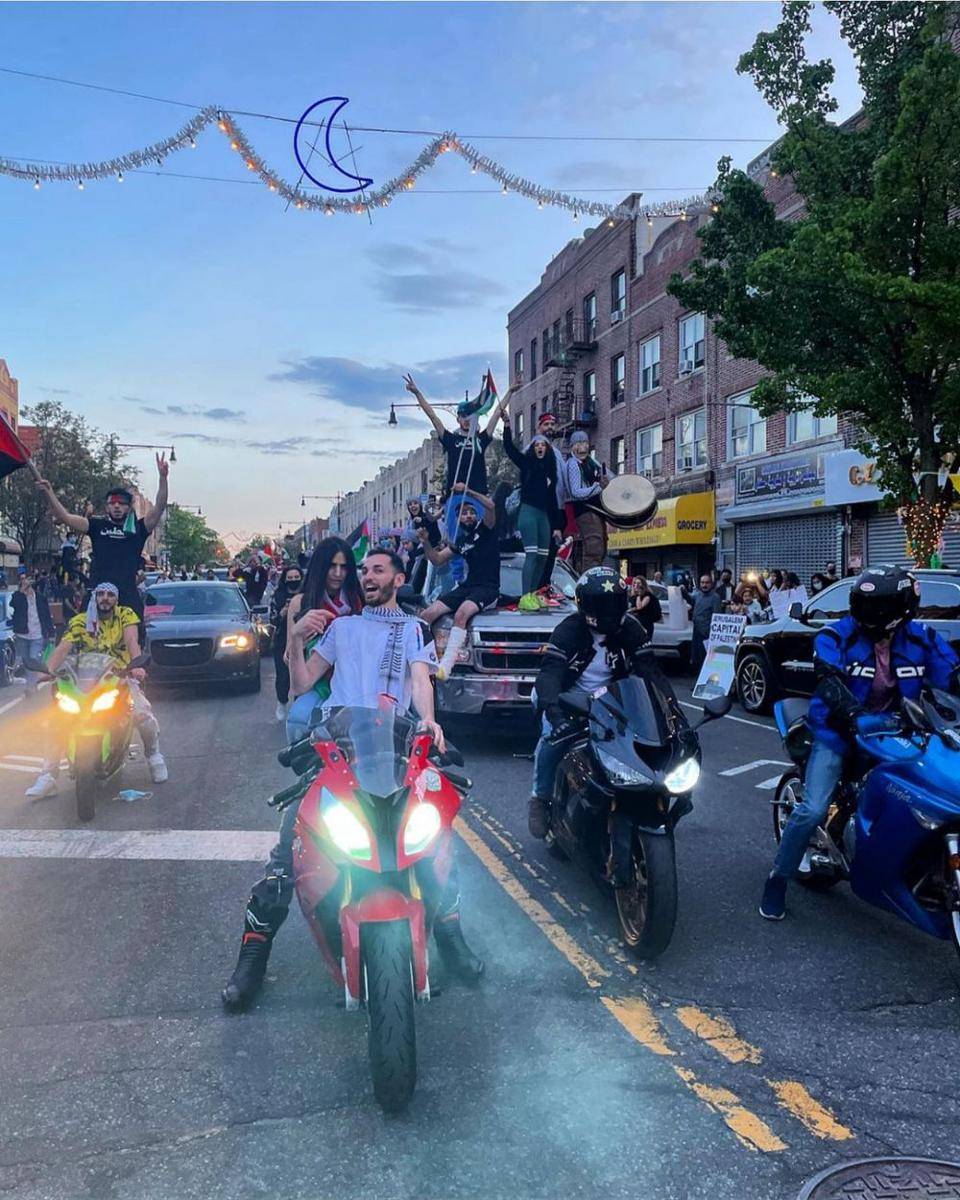 Bella Hadid dalam kampanye offline pro Palestina. (instagram.com/gigihadid)