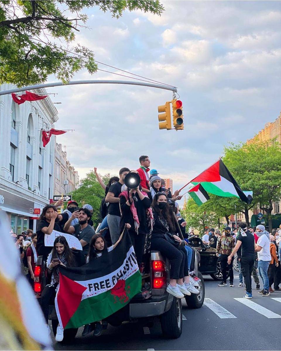 Bella Hadid dalam kampanye offline pro Palestina. (instagram.com/gigihadid)